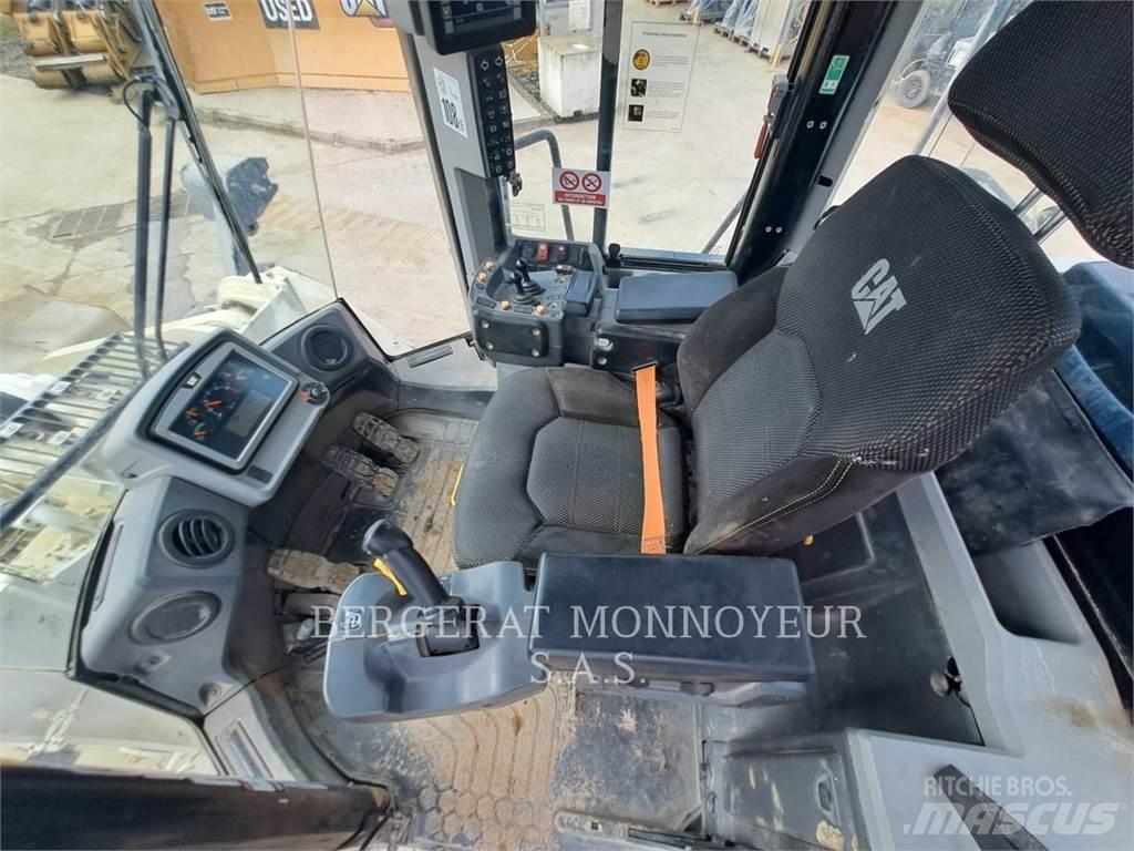 CAT 966M Фронтальные погрузчики