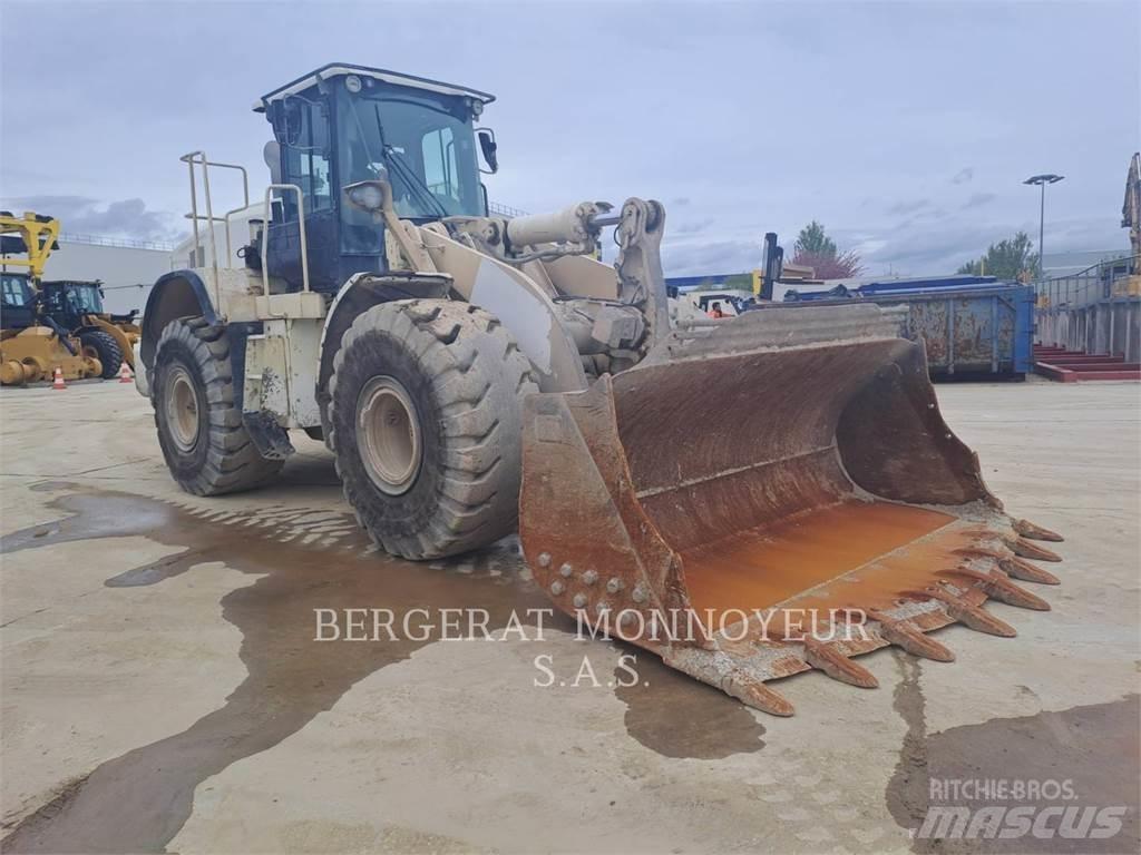 CAT 966M Фронтальные погрузчики
