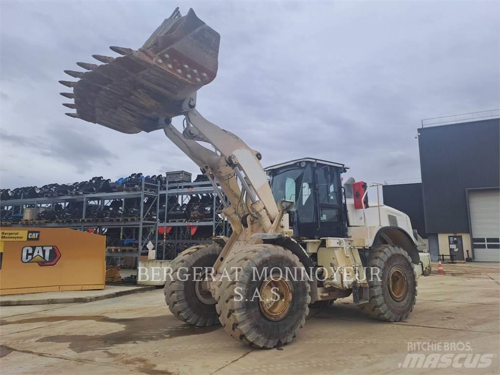 CAT 966M Фронтальные погрузчики