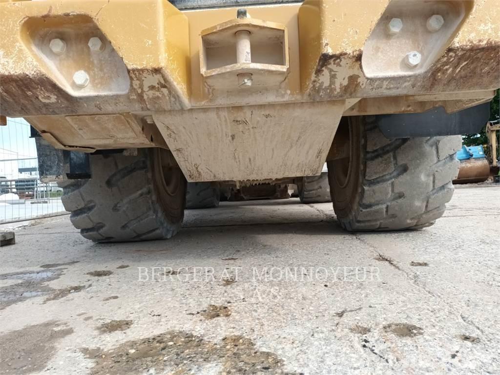 CAT 966M Фронтальные погрузчики
