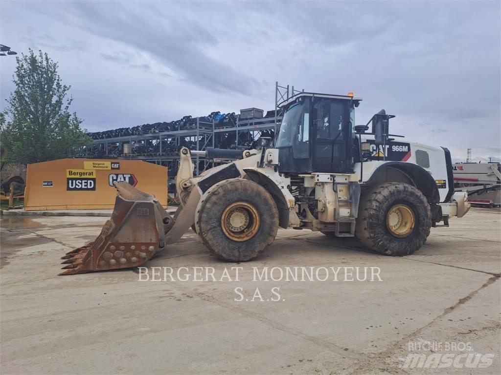 CAT 966M Фронтальные погрузчики