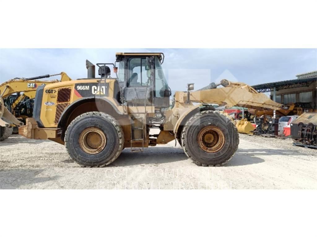 CAT 966M Фронтальные погрузчики