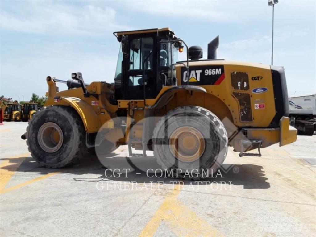 CAT 966M Фронтальные погрузчики