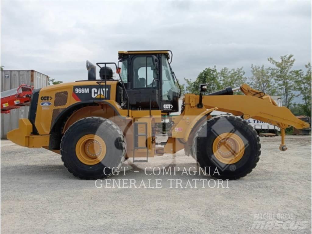 CAT 966M Фронтальные погрузчики