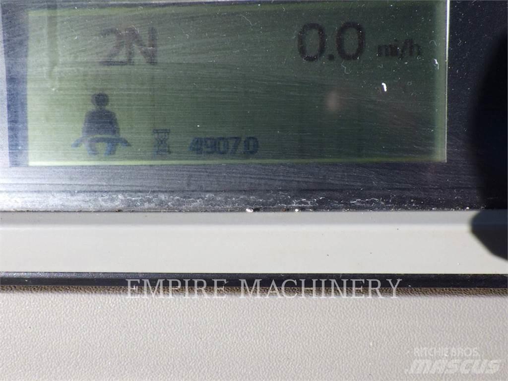 CAT 966M Фронтальные погрузчики