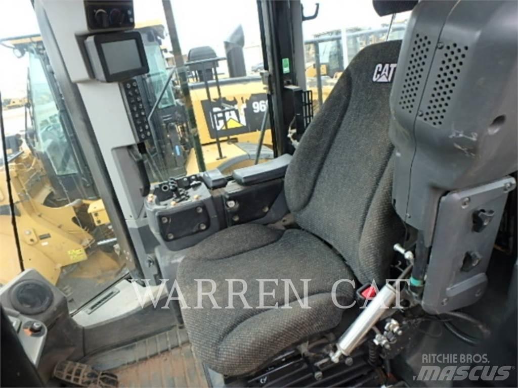 CAT 966M Фронтальные погрузчики