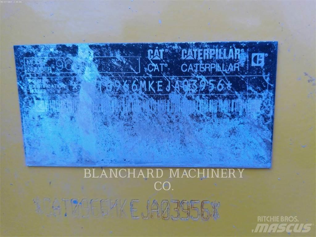 CAT 966M Фронтальные погрузчики
