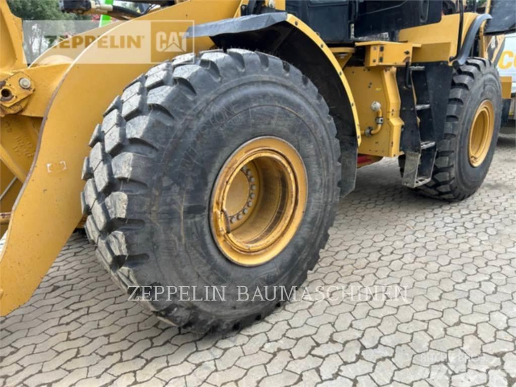 CAT 966M Фронтальные погрузчики