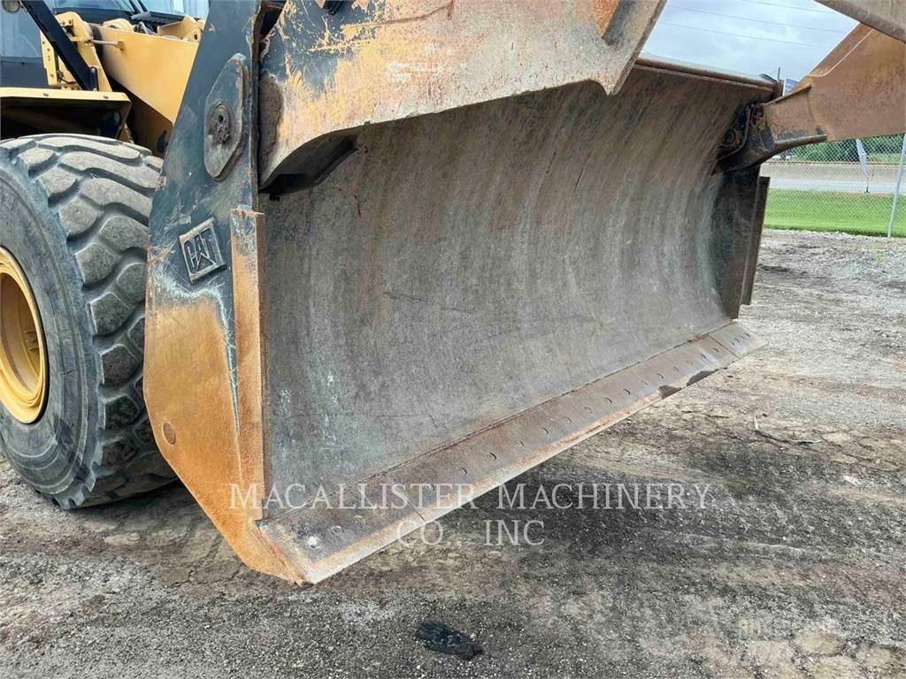 CAT 966M Фронтальные погрузчики