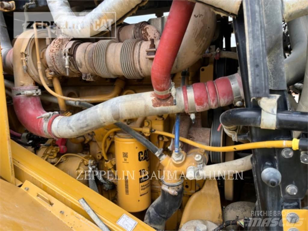CAT 966M Фронтальные погрузчики