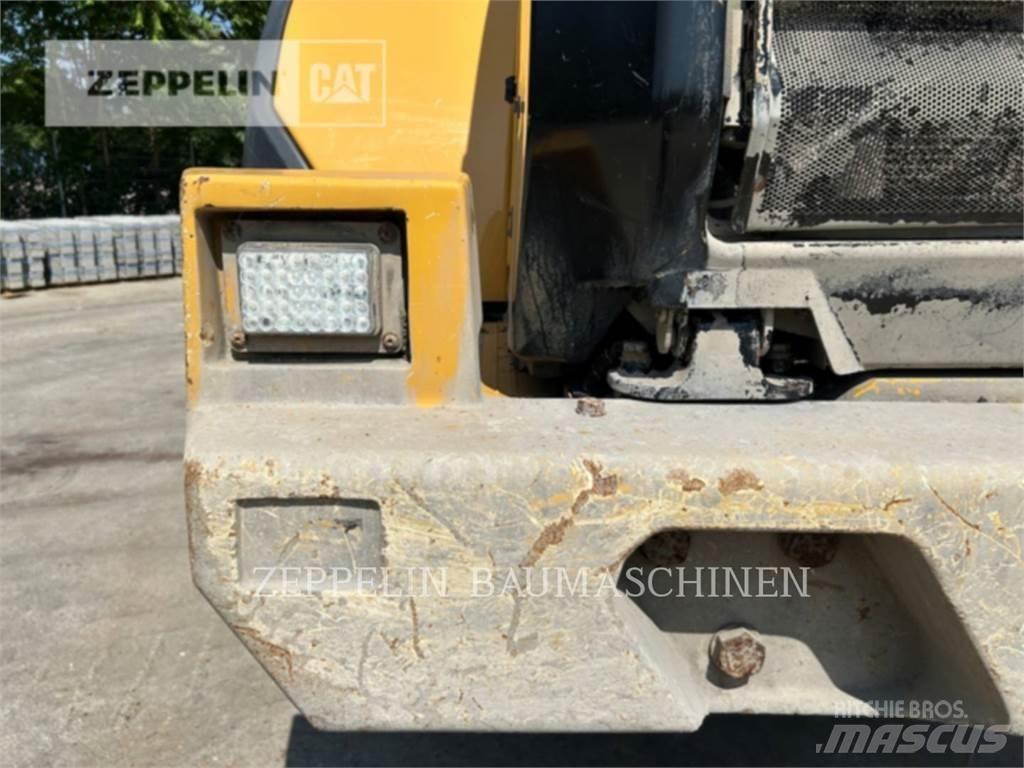 CAT 966M Фронтальные погрузчики