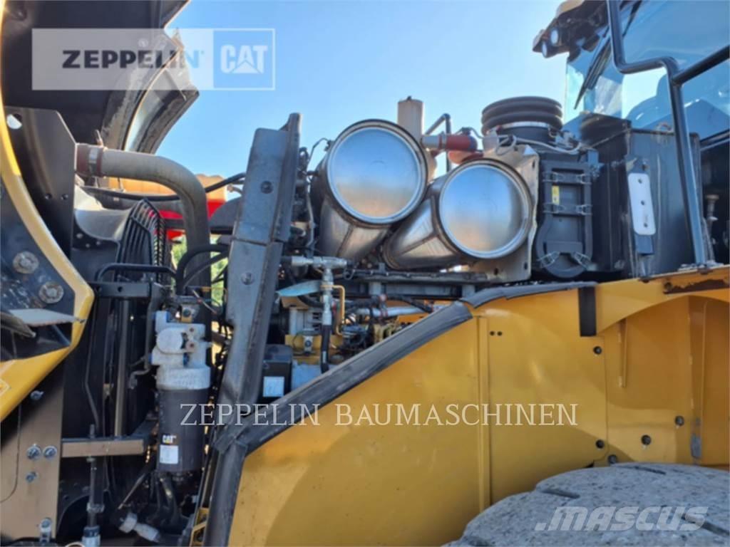 CAT 966M Фронтальные погрузчики