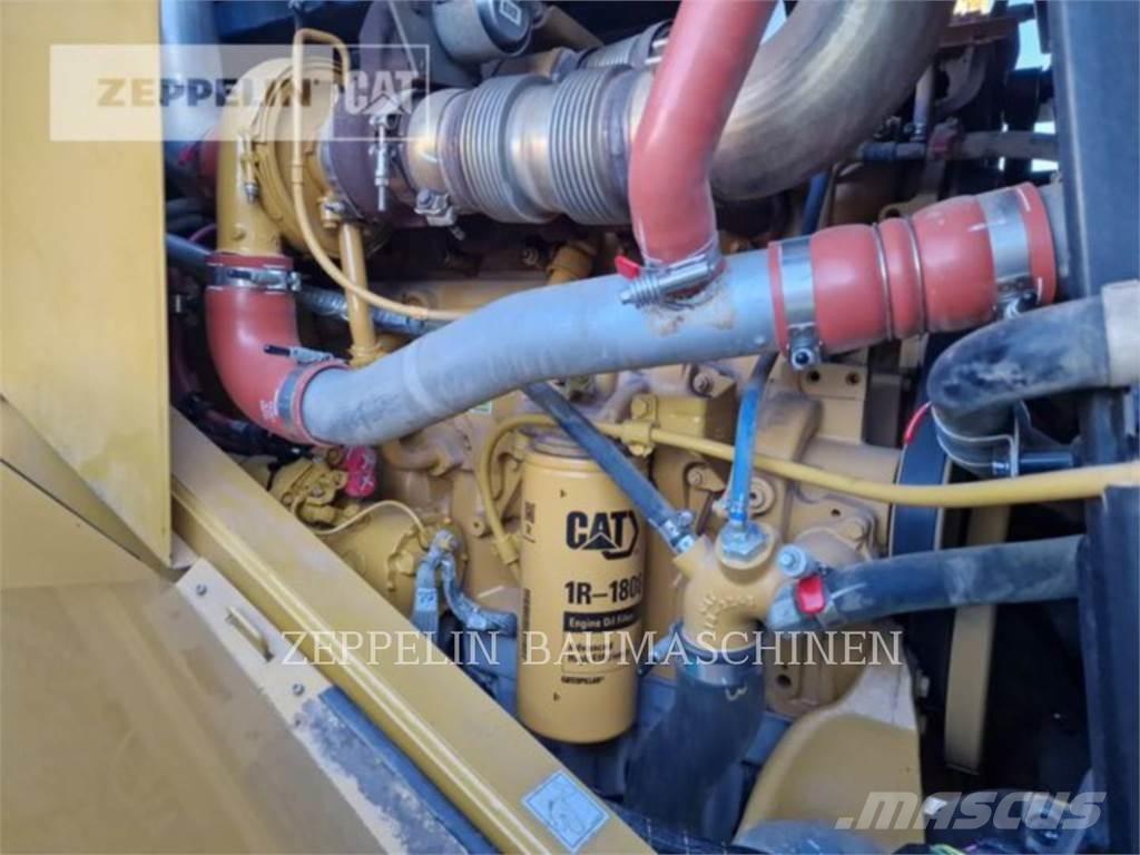 CAT 966M Фронтальные погрузчики