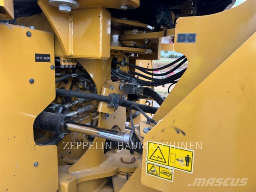 CAT 966M Фронтальные погрузчики