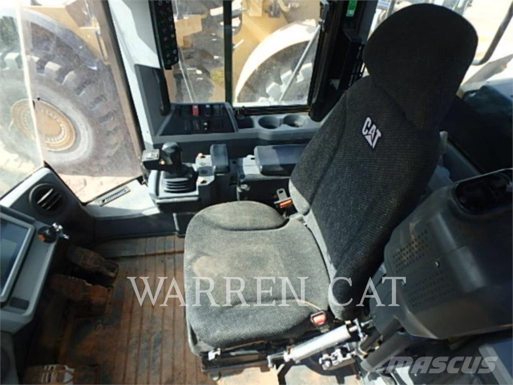 CAT 966M Фронтальные погрузчики