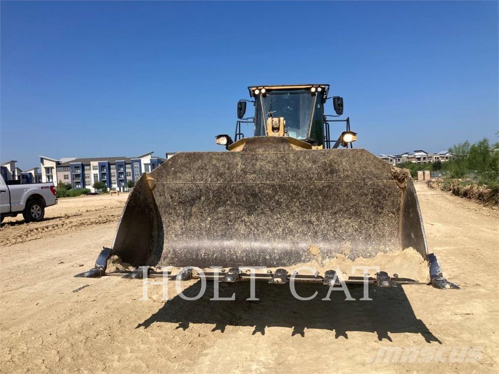 CAT 966M Фронтальные погрузчики