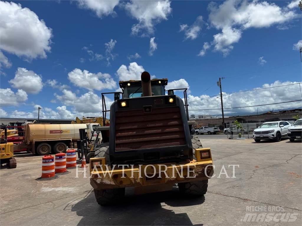 CAT 966M Фронтальные погрузчики