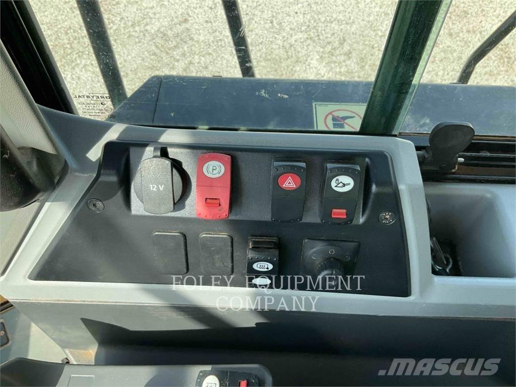 CAT 966M Фронтальные погрузчики