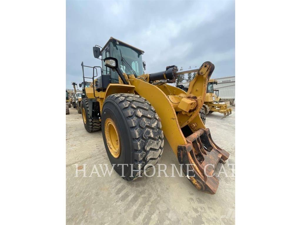 CAT 966M Фронтальные погрузчики