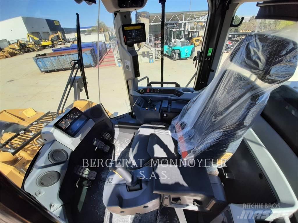 CAT 972 Фронтальные погрузчики