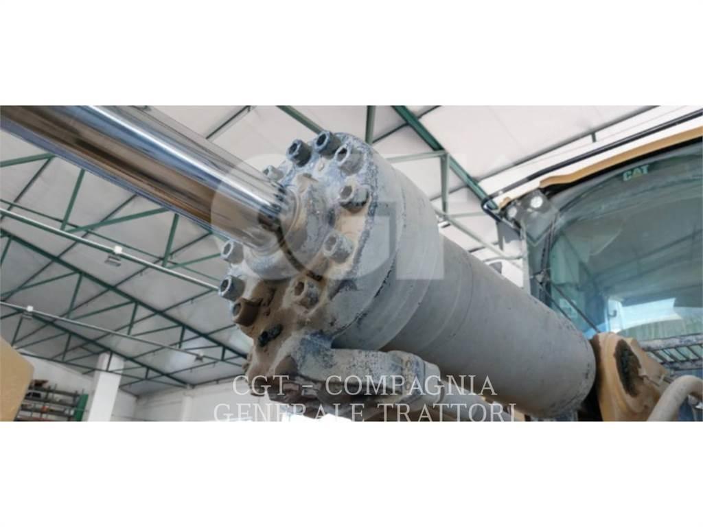 CAT 972M Фронтальные погрузчики