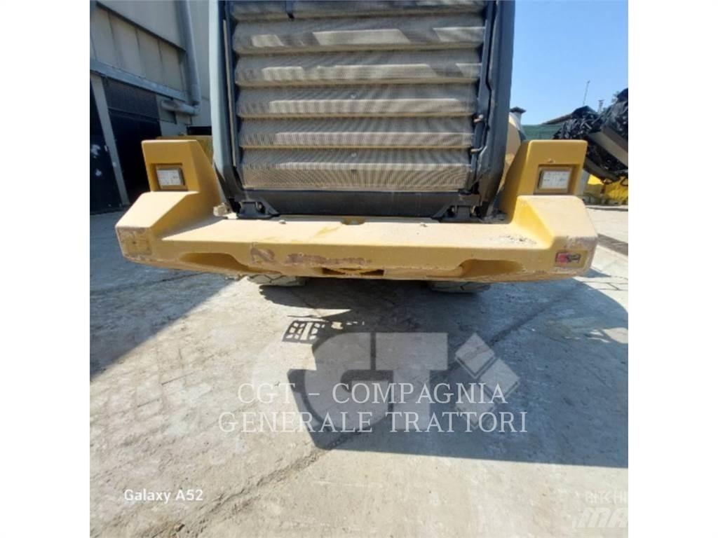 CAT 972M Фронтальные погрузчики