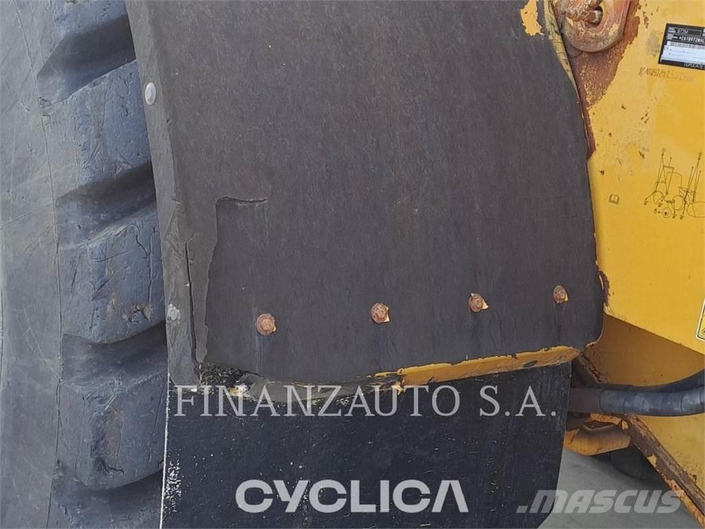 CAT 972M Фронтальные погрузчики