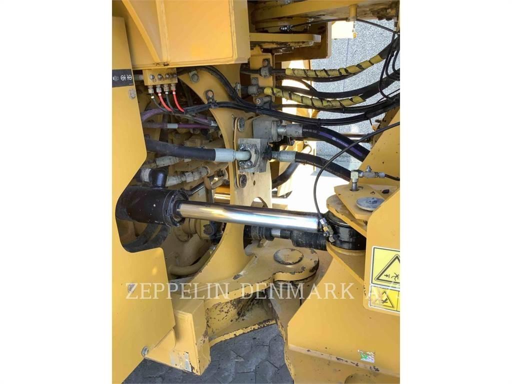 CAT 972M Фронтальные погрузчики