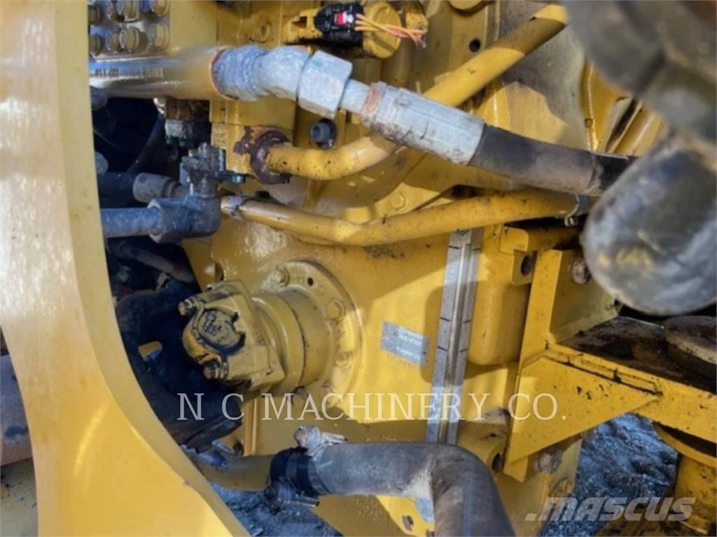 CAT 972M Фронтальные погрузчики