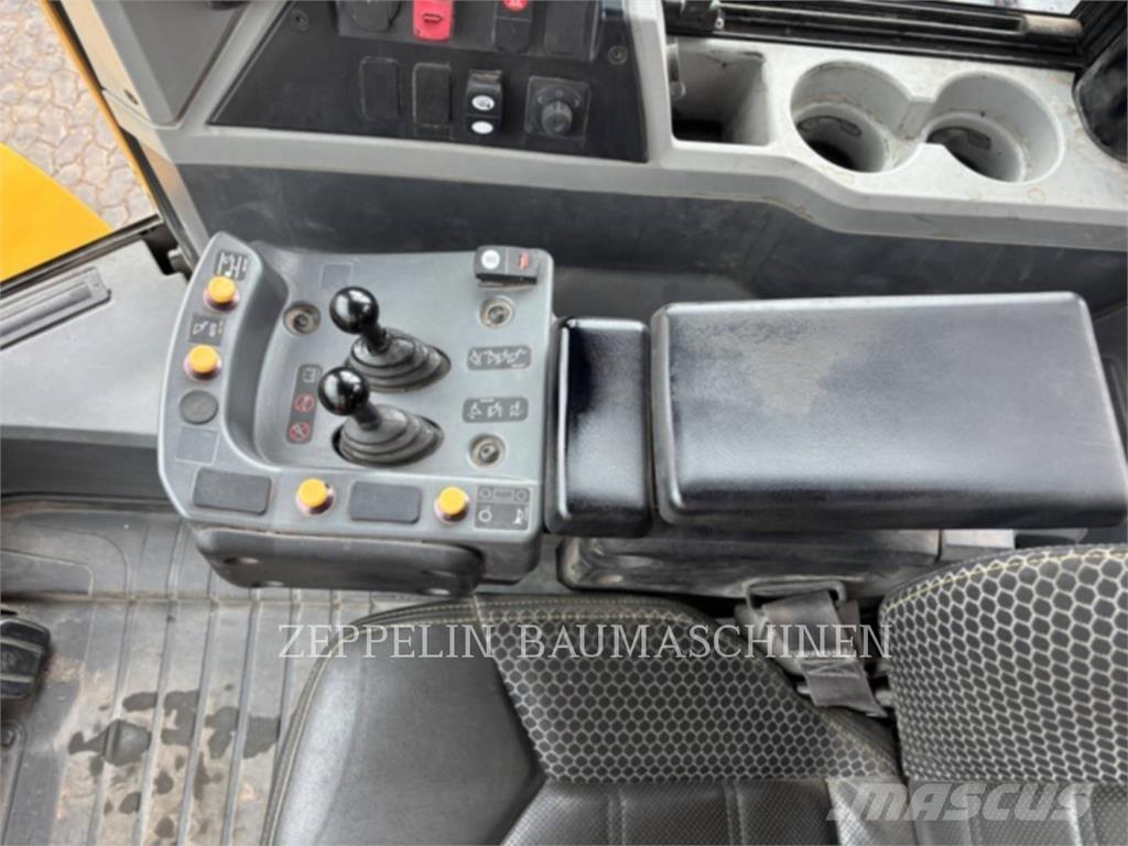CAT 972M Фронтальные погрузчики
