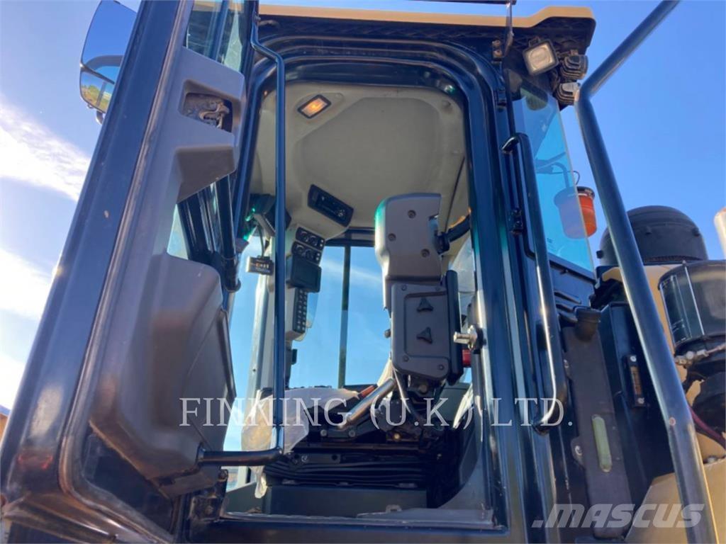 CAT 972M Фронтальные погрузчики