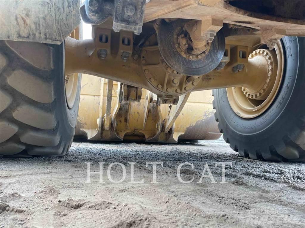 CAT 982M Фронтальные погрузчики