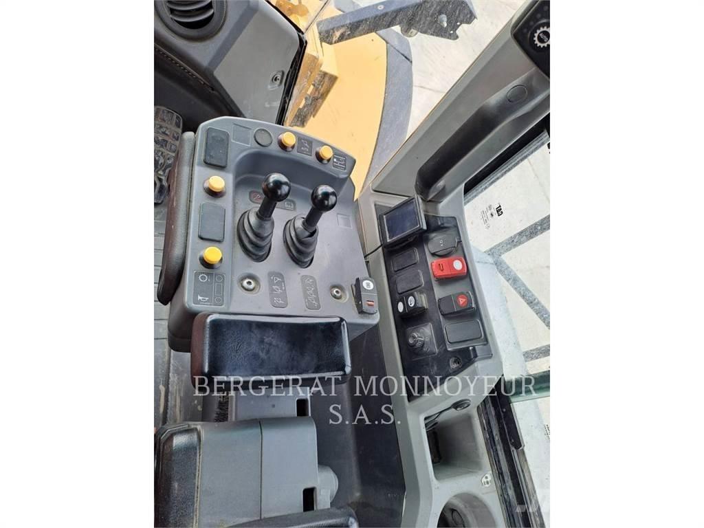 CAT 982M Фронтальные погрузчики