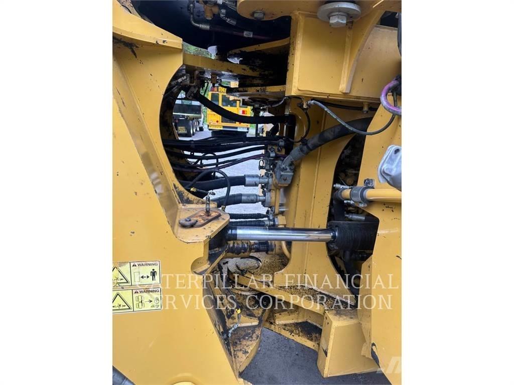 CAT 982M Фронтальные погрузчики