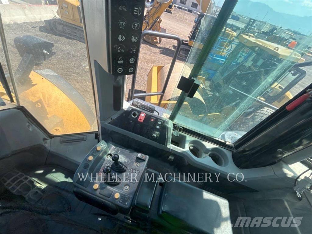 CAT 982M Фронтальные погрузчики
