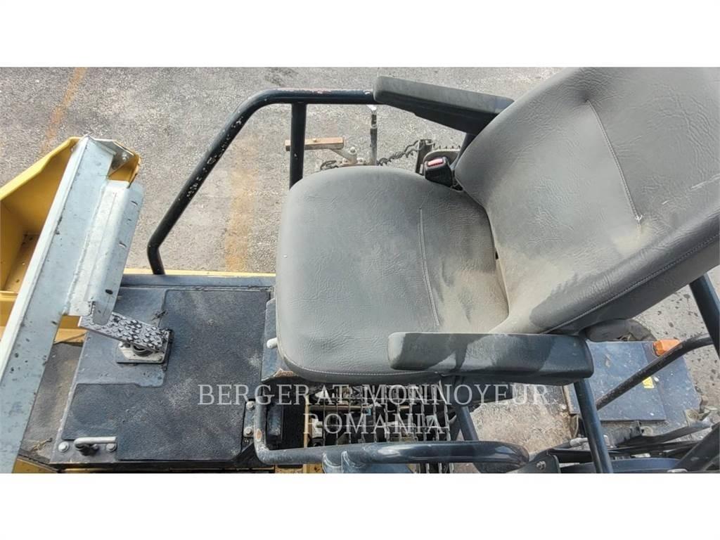 CAT AP-655D Асфальтоукладчики