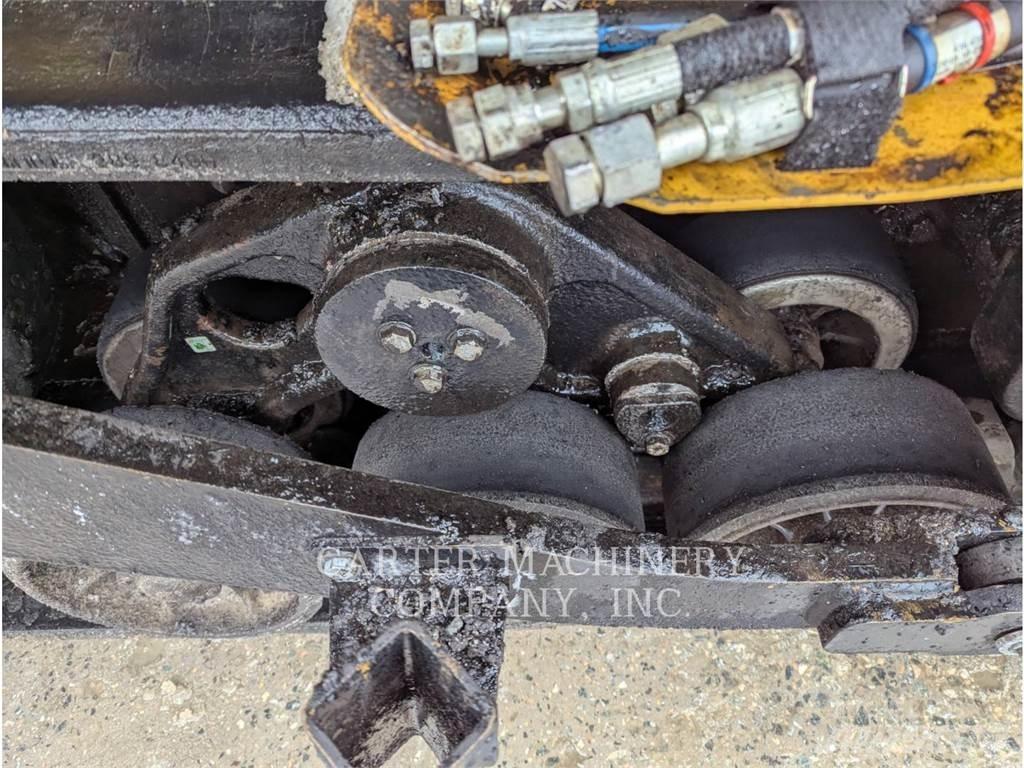 CAT AP1055F Асфальтоукладчики