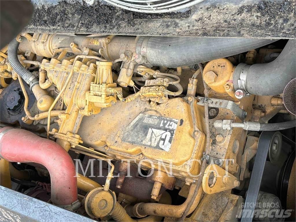 CAT AP1055F Асфальтоукладчики