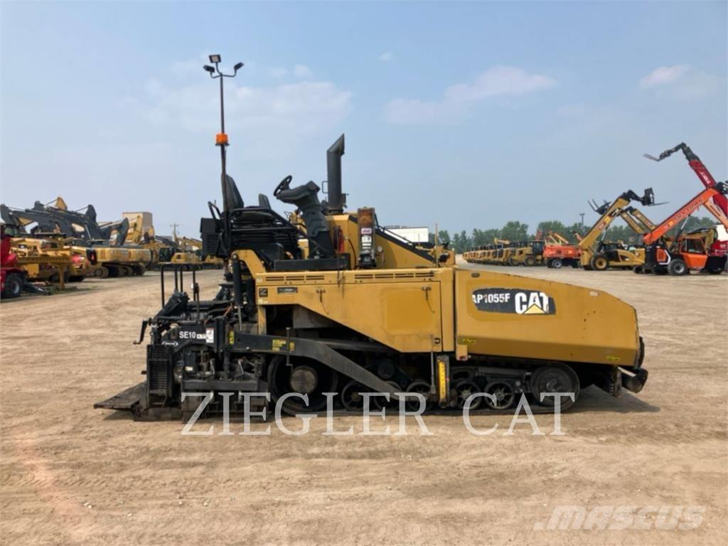 CAT AP1055F Асфальтоукладчики