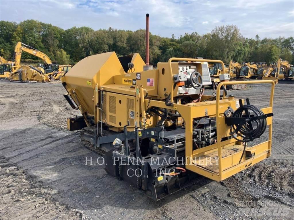 CAT AP255E Асфальтоукладчики