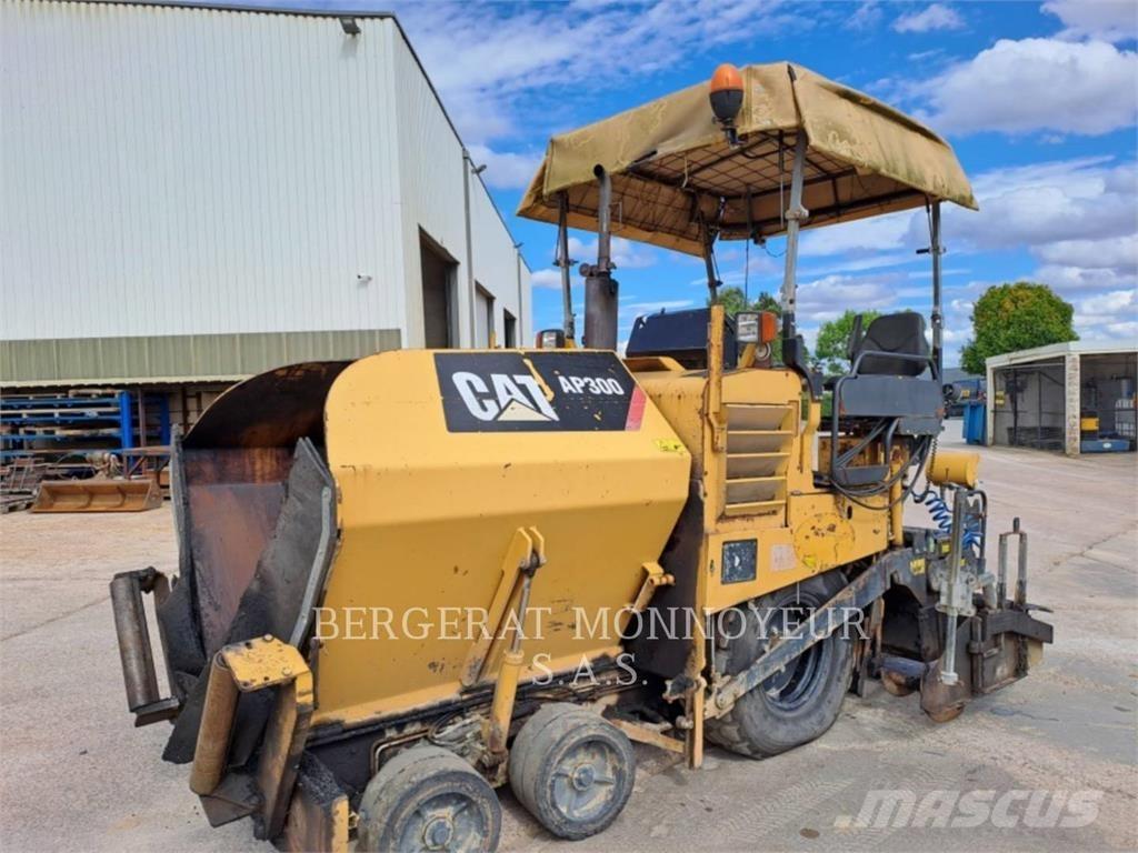 CAT AP300 Асфальтоукладчики