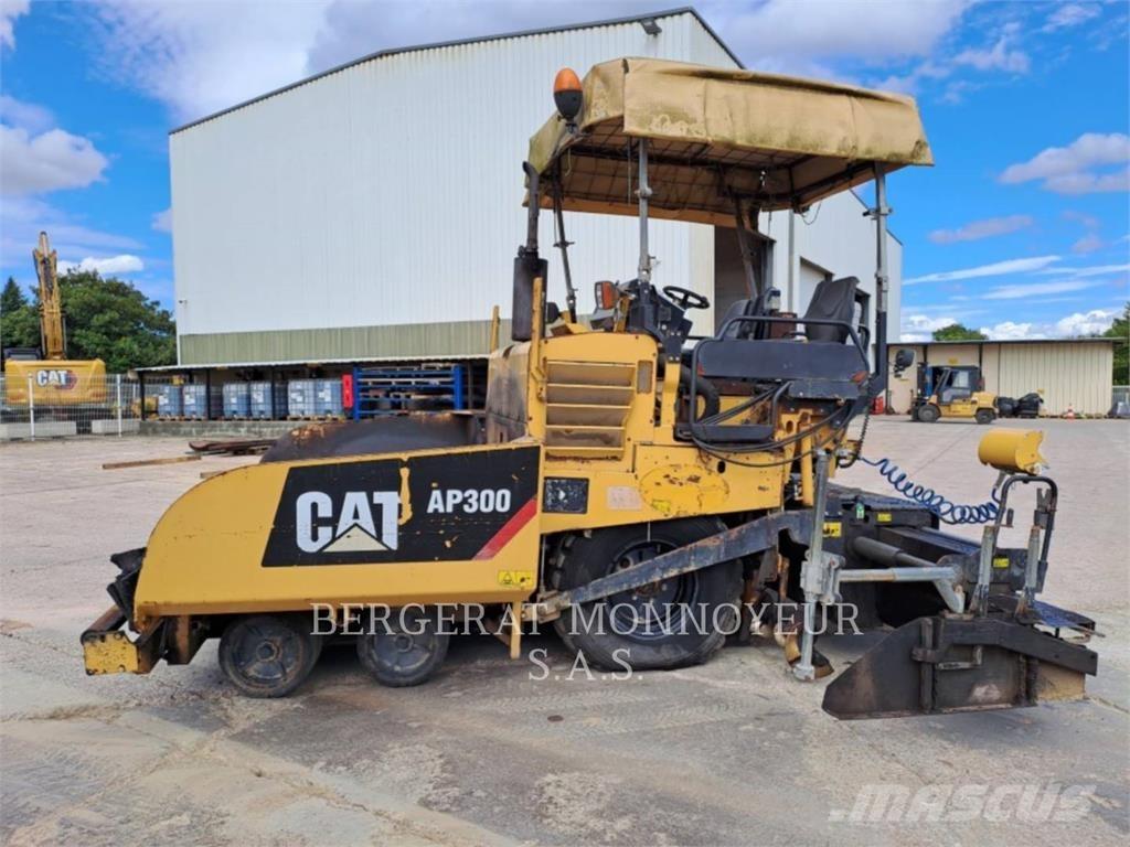 CAT AP300 Асфальтоукладчики
