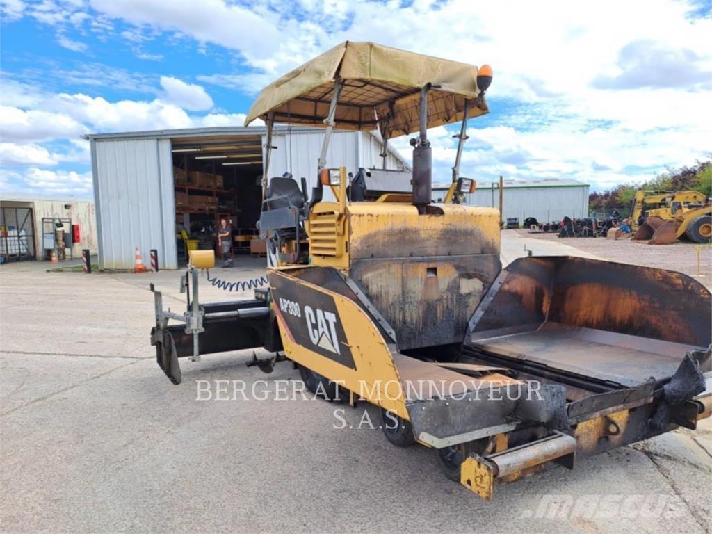 CAT AP300 Асфальтоукладчики