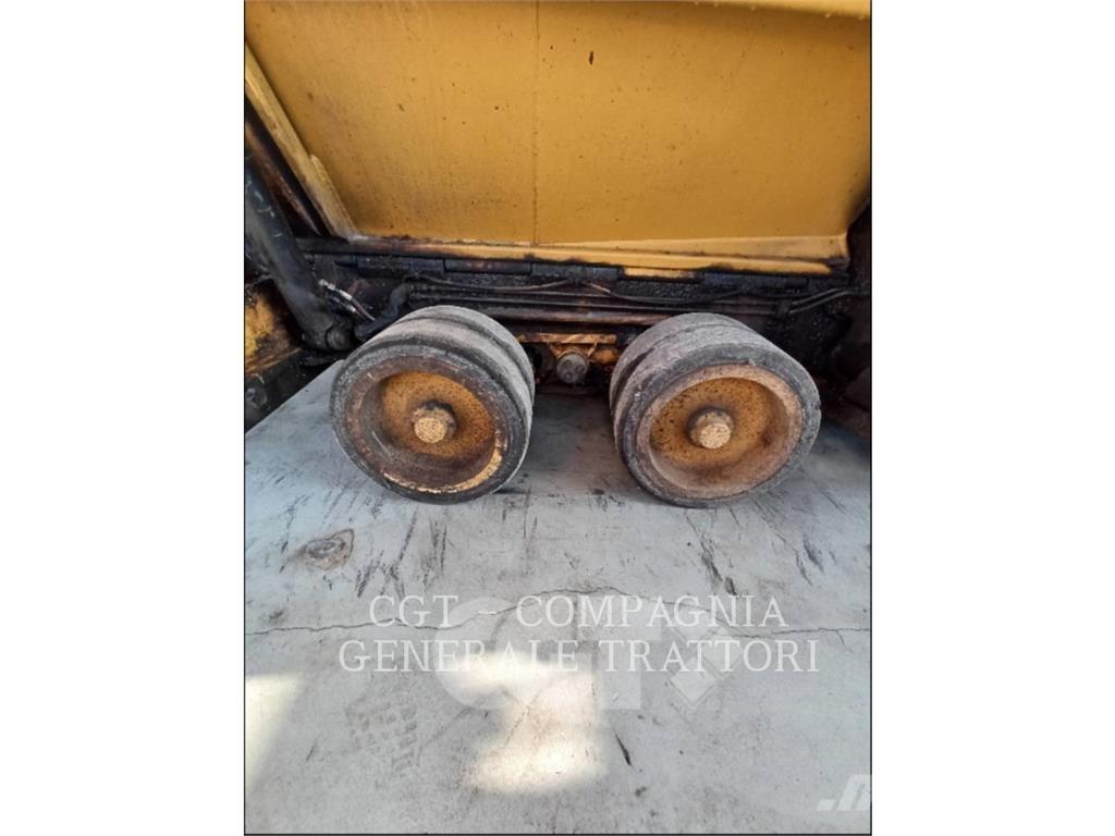 CAT AP300F Асфальтоукладчики