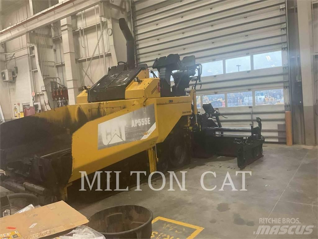 CAT AP555E Асфальтоукладчики