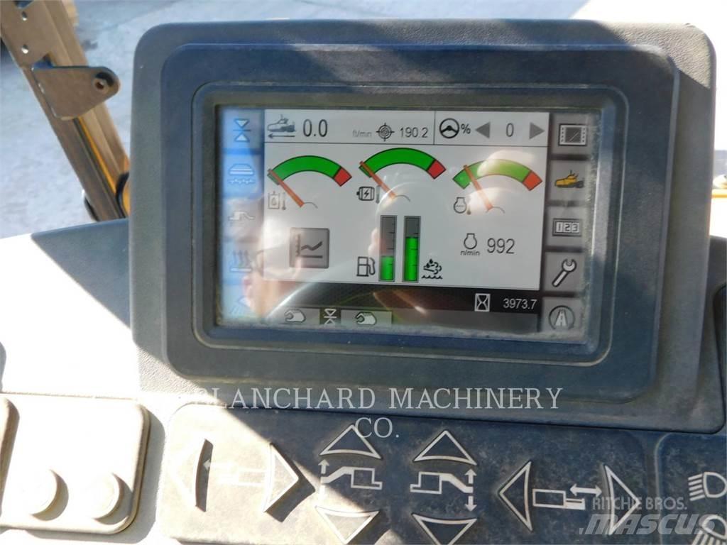 CAT AP555F Асфальтоукладчики