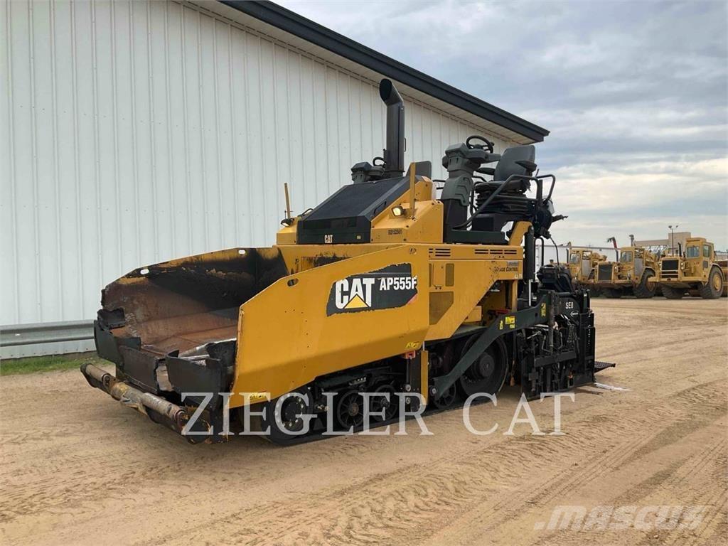 CAT AP555F Асфальтоукладчики
