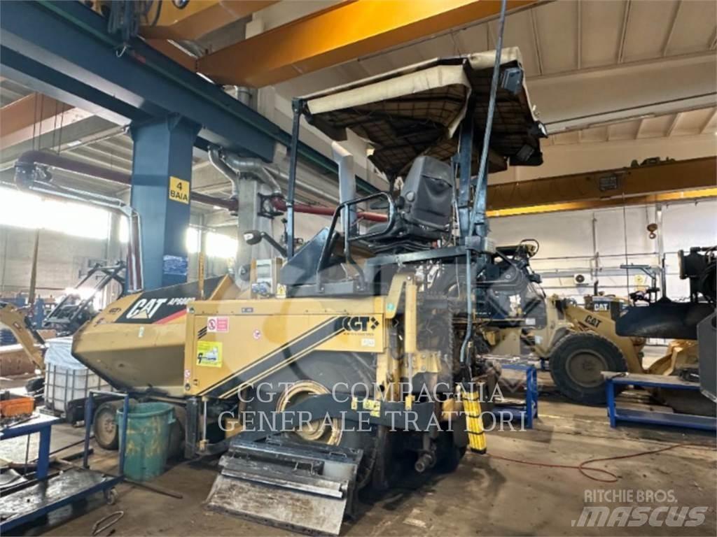 CAT AP600D Асфальтоукладчики