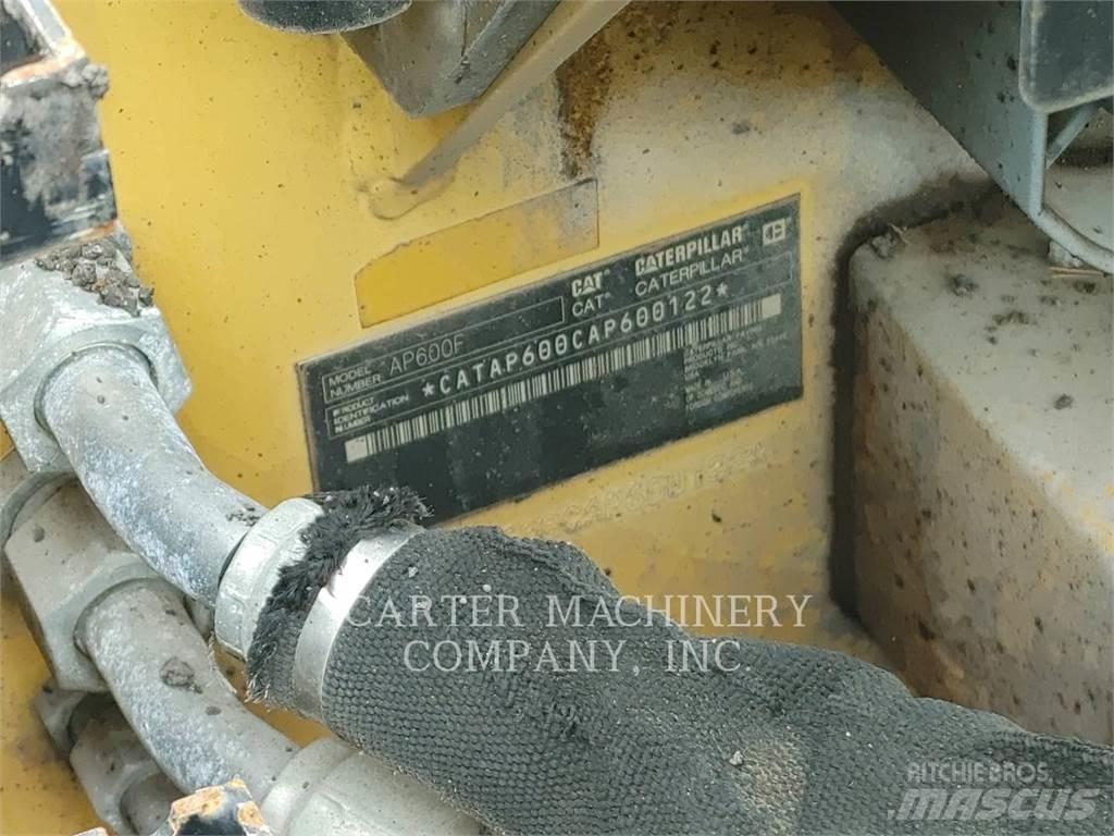 CAT AP600F Асфальтоукладчики