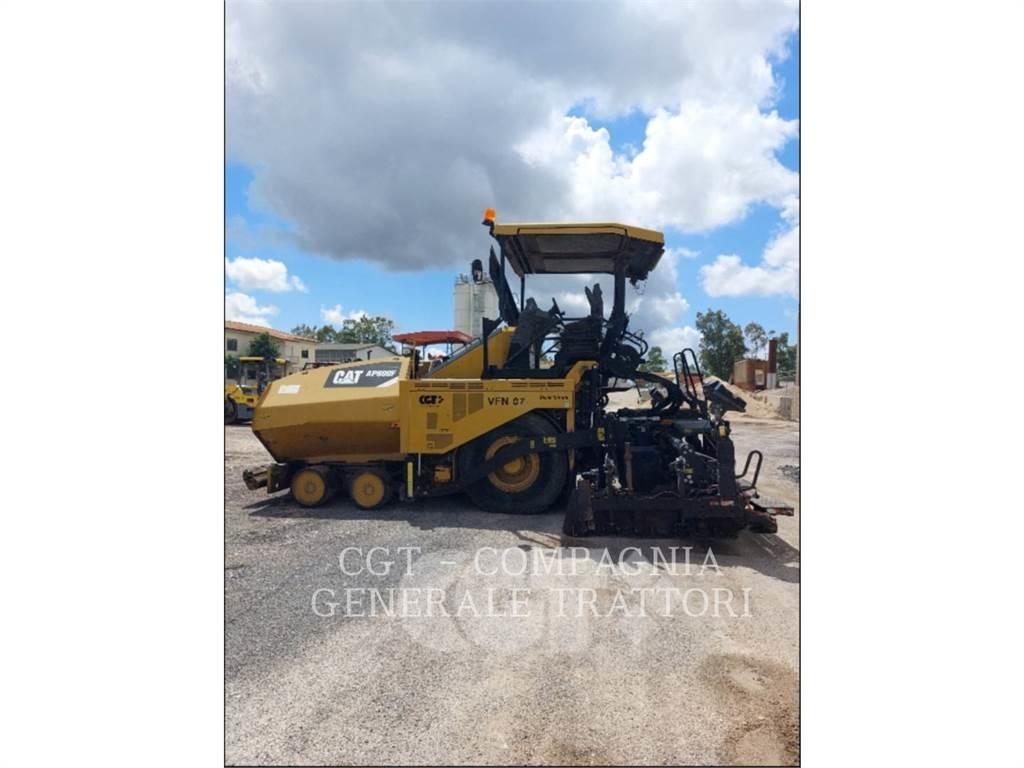 CAT AP600F Асфальтоукладчики